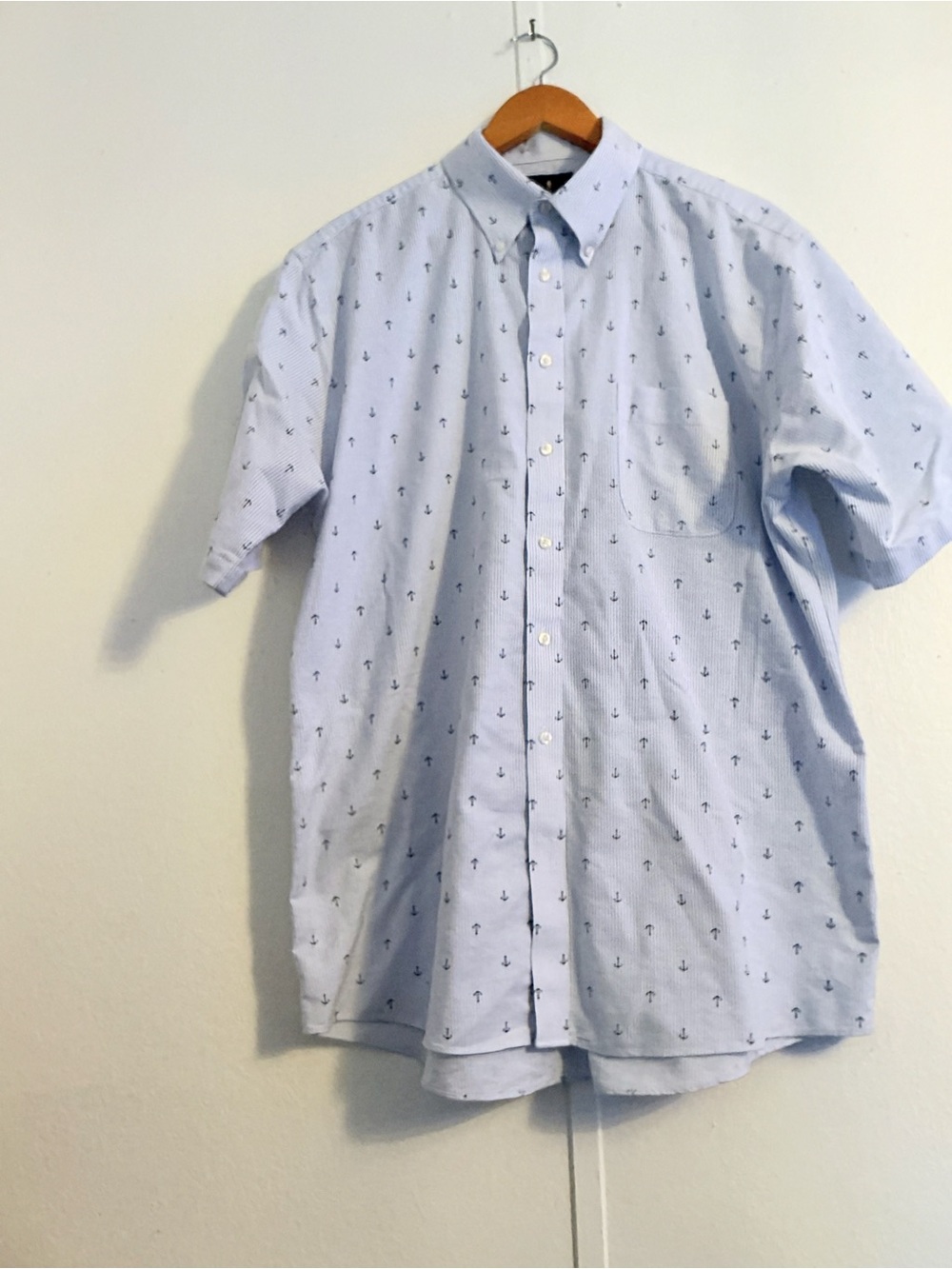 Stafford Light Blue Short-Sleeve Button-Down with Navy Anchor Motif